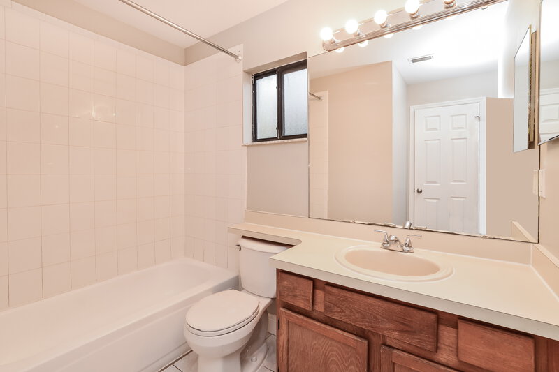 2,200/Mo, 1041 Vernon Loop Oviedo, FL 32765 Bathroom View