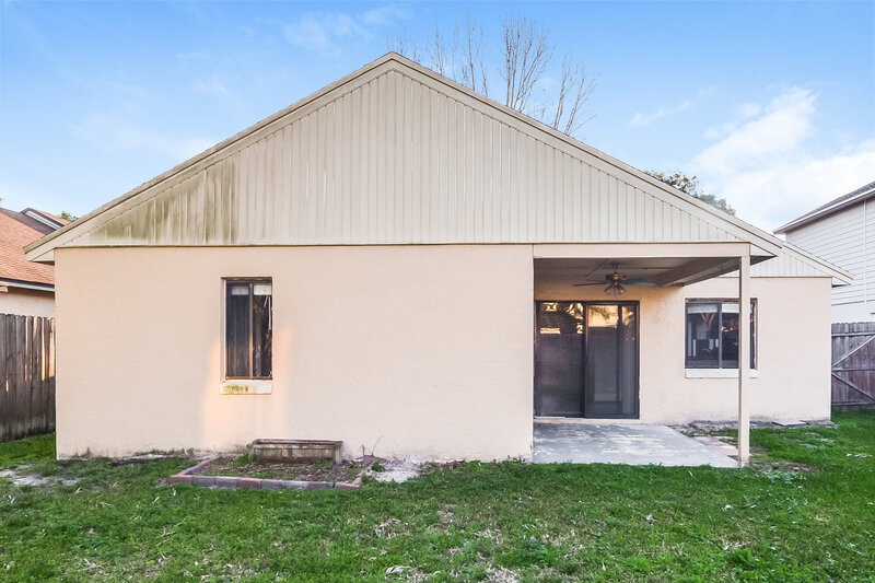 2,200/Mo, 1041 Vernon Loop Oviedo, FL 32765 Rear View