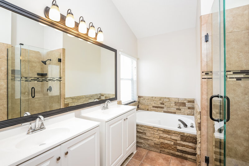 2,335/Mo, 2933 Hunters Ln Oviedo, FL 32766 Main Bathroom View