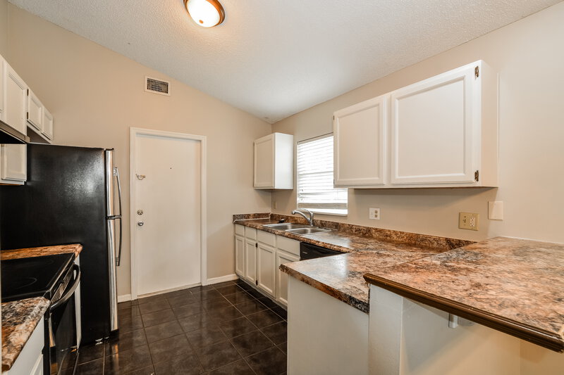 2,265/Mo, 1626 Riveredge Rd Oviedo, FL 32766 Kitchen View