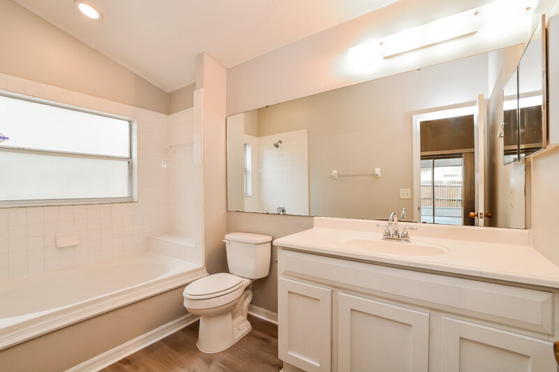 2,265/Mo, 1626 Riveredge Rd Oviedo, FL 32766 Main Bathroom View
