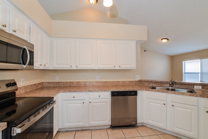 2,130/Mo, 2184 Mallard Creek Cir Kissimmee, FL 34743 Kitchen View