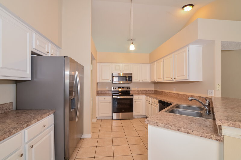 2,130/Mo, 2184 Mallard Creek Cir Kissimmee, FL 34743 Kitchen View 2