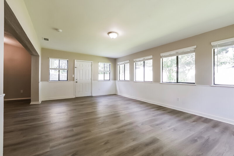 2,050/Mo, 175 Exeter Ave Longwood, FL 32750 Family Room View 2