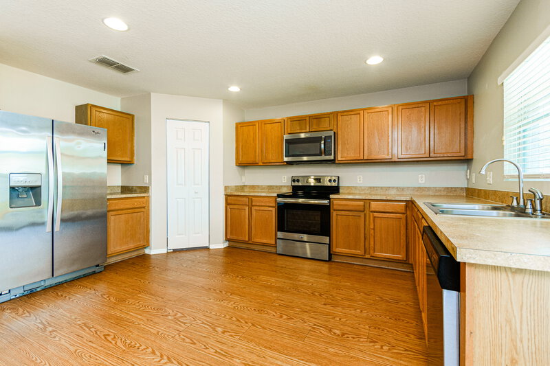2,525/Mo, 2833 Breezy Meadow Rd Apopka, FL 32712 Kitchen View