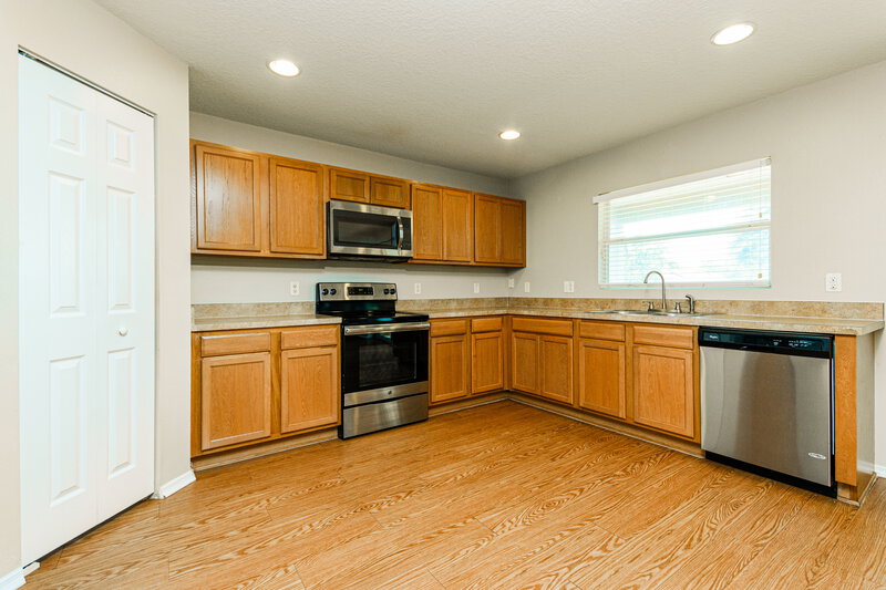 2,525/Mo, 2833 Breezy Meadow Rd Apopka, FL 32712 Kitchen View 2