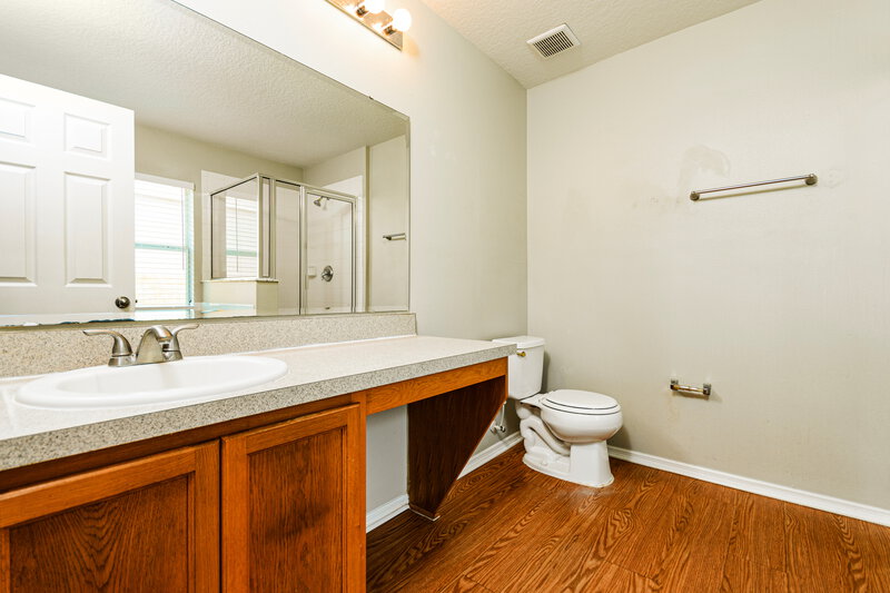 2,525/Mo, 2833 Breezy Meadow Rd Apopka, FL 32712 Main Bathroom View