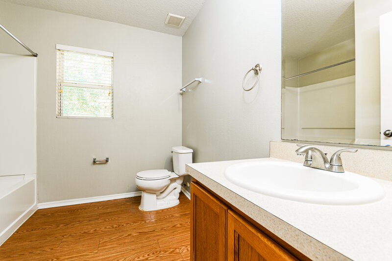 2,525/Mo, 2833 Breezy Meadow Rd Apopka, FL 32712 Bathroom View