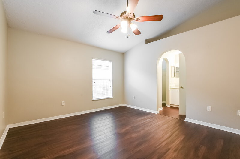 2,230/Mo, 12738 Parkbury Dr Orlando, FL 32828 Main Bedroom View 2