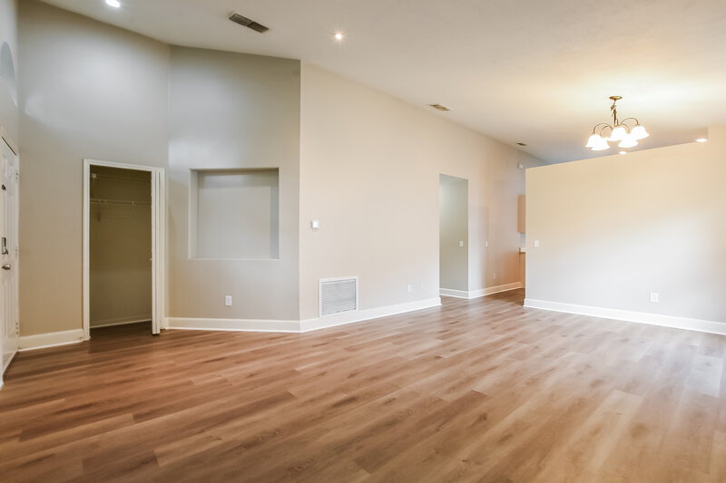 2,440/Mo, 4201 Shadow Creek Cir Oviedo, FL 32765 Living Room View 2