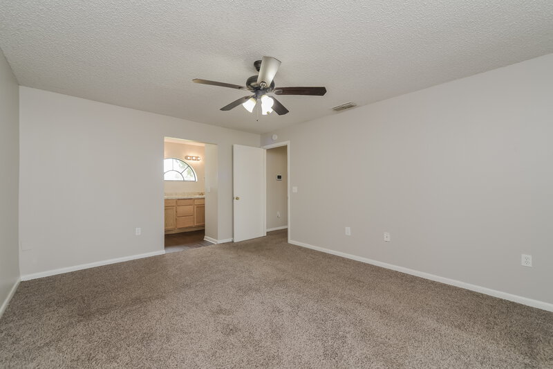 1,730/Mo, 1209 Croydon Cir Kissimmee, FL 34758 Main Bedroom View 2