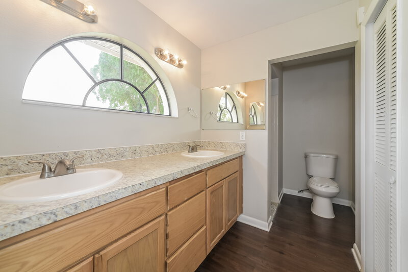 1,730/Mo, 1209 Croydon Cir Kissimmee, FL 34758 Main Bathroom View