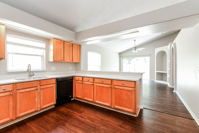 2,280/Mo, 16329 Coopers Hawk Ave Clermont, FL 34714 Kitchen View 2