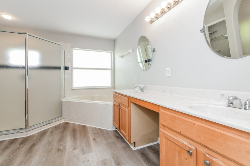 2,280/Mo, 16329 Coopers Hawk Ave Clermont, FL 34714 Main Bathroom View