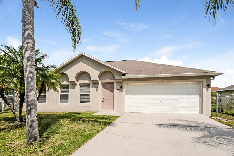 2,060/Mo, 323 Colonade Ct Kissimmee, FL 34758 Front View