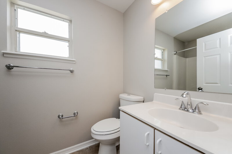 2,060/Mo, 323 Colonade Ct Kissimmee, FL 34758 Bathroom View
