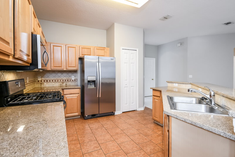 2,295/Mo, 5549 Ligustrum Loop Oviedo, FL 32765 Kitchen View