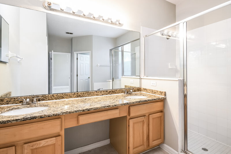 2,295/Mo, 5549 Ligustrum Loop Oviedo, FL 32765 Main Bathroom View