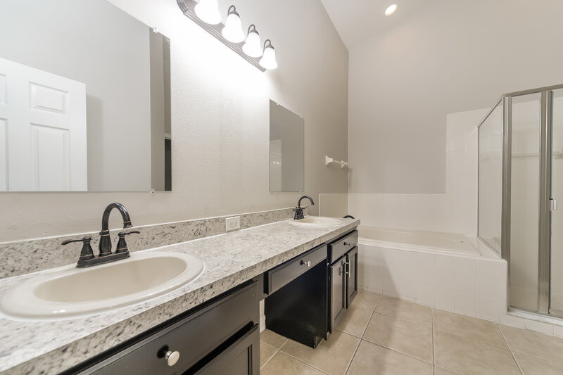 2,085/Mo, 2774 Eagle Canyon Drive S Kissimmee, FL 34746 Main Bathroom View