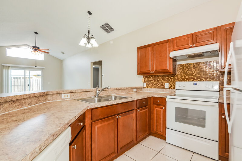 2,275/Mo, 8869 Lambert Ln Orlando, FL 32825 Kitchen View 2