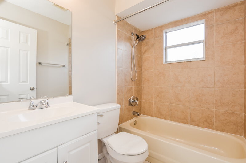 2,275/Mo, 8869 Lambert Ln Orlando, FL 32825 Bathroom View