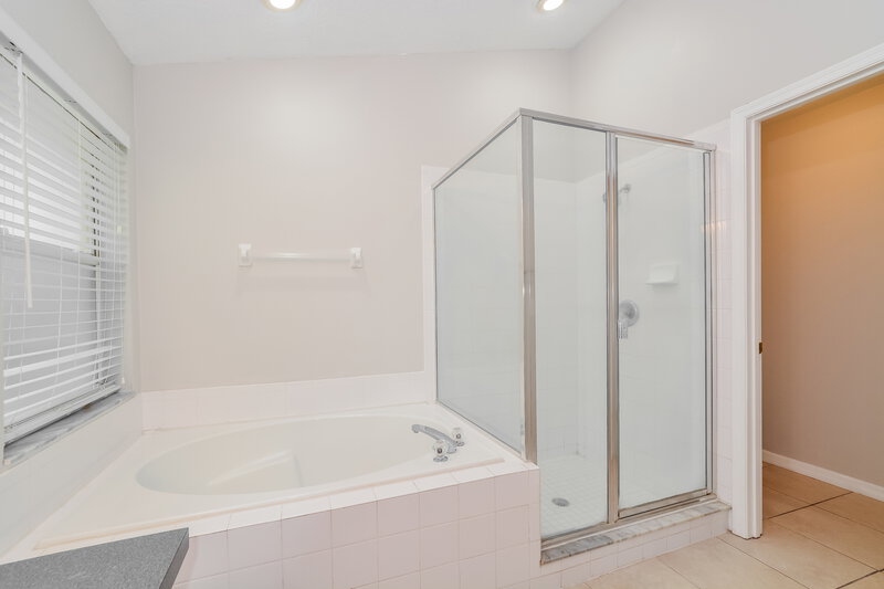2,295/Mo, 2336 Cobblefield Cir Apopka, FL 32703 Main Bathroom View 2