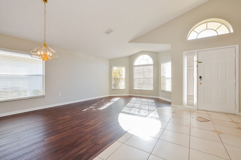 2,450/Mo, 1981 Lady Elisabeth Ave Orlando, FL 32826 Living Room View 2