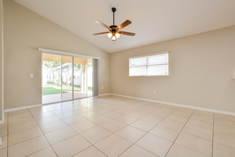 2,450/Mo, 1981 Lady Elisabeth Ave Orlando, FL 32826 Dining Room View