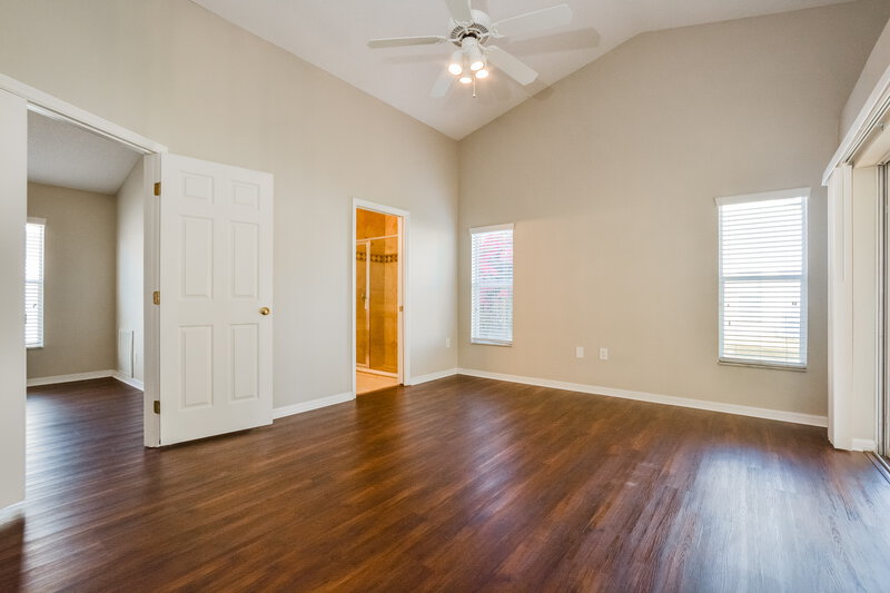 2,450/Mo, 1981 Lady Elisabeth Ave Orlando, FL 32826 Main Bedroom View