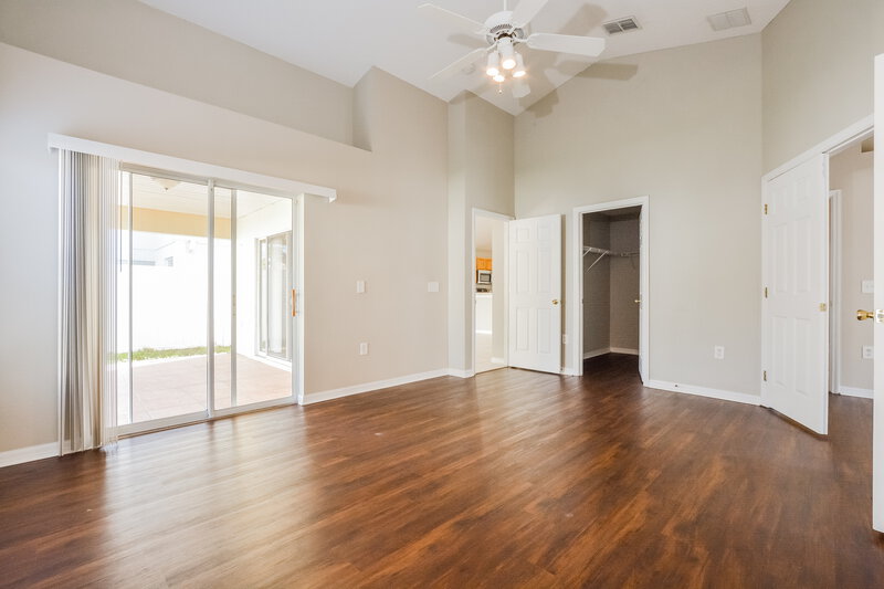 2,450/Mo, 1981 Lady Elisabeth Ave Orlando, FL 32826 Main Bedroom View 2