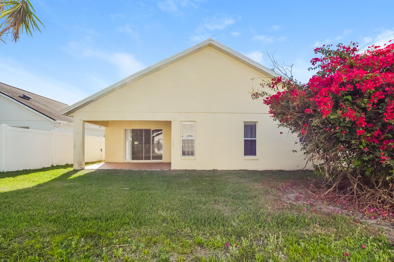 2,450/Mo, 1981 Lady Elisabeth Ave Orlando, FL 32826 Rear View