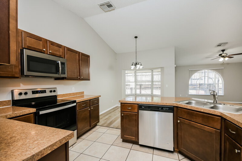 2,390/Mo, 8661 Wellington Loop Kissimmee, FL 34747 Kitchen View 2