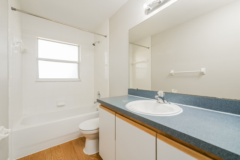 1,960/Mo, 11838 Foxglove Dr Clermont, FL 34711 Bathroom View