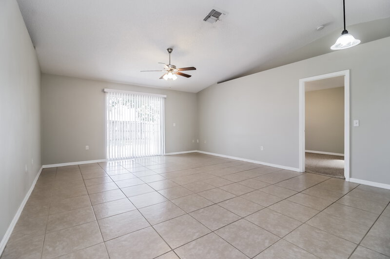 2,170/Mo, 4313 Iveyglen Ave Orlando, FL 32826 Living Room View