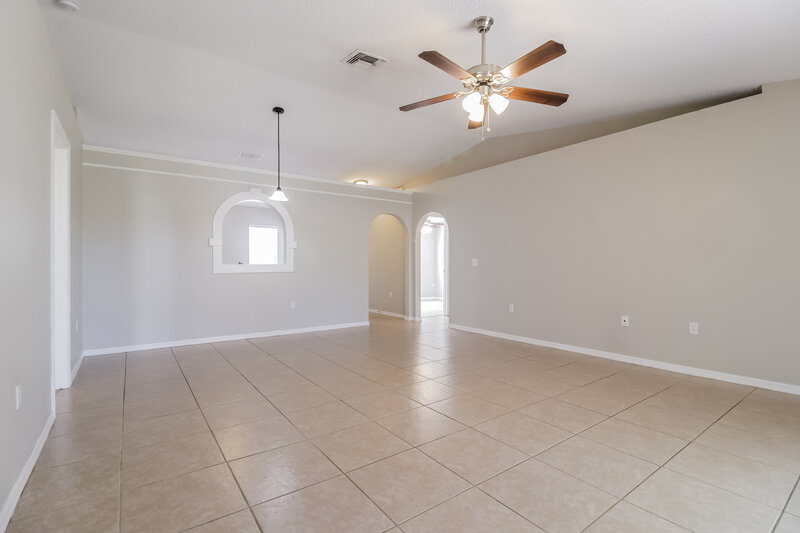 2,170/Mo, 4313 Iveyglen Ave Orlando, FL 32826 Dining Room View