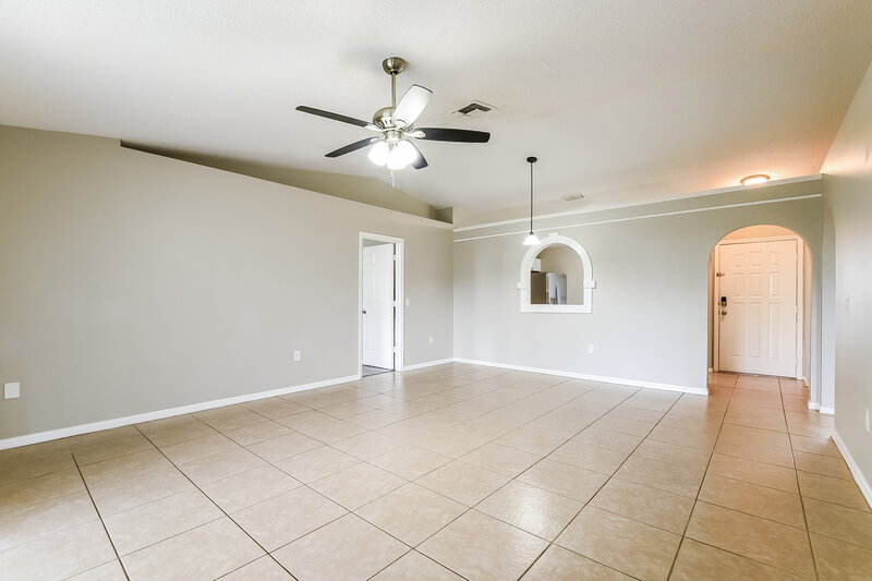 2,170/Mo, 4313 Iveyglen Ave Orlando, FL 32826 Living Room View