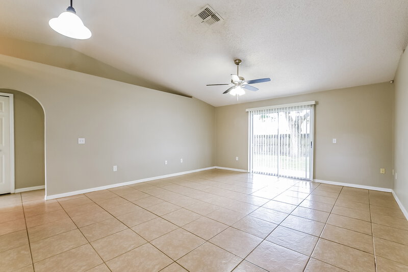 2,170/Mo, 4313 Iveyglen Ave Orlando, FL 32826 Dining Room View