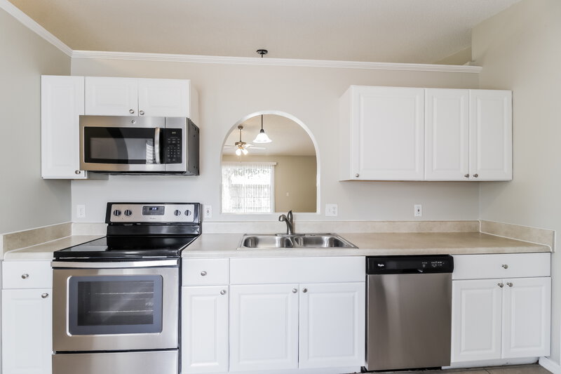 2,170/Mo, 4313 Iveyglen Ave Orlando, FL 32826 Kitchen View