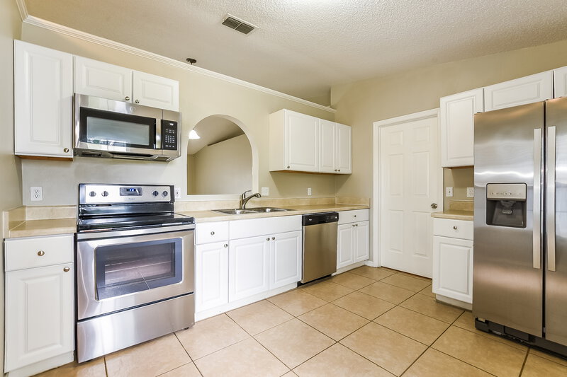 2,170/Mo, 4313 Iveyglen Ave Orlando, FL 32826 Kitchen View