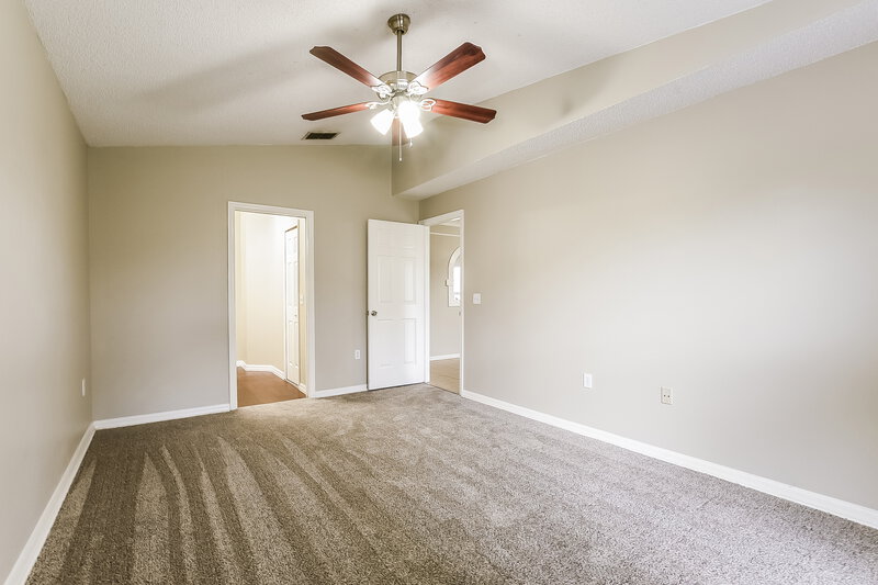 2,170/Mo, 4313 Iveyglen Ave Orlando, FL 32826 Main Bedroom View 2