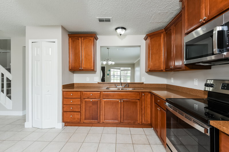3,920/Mo, 1060 Martin Blvd Orlando, FL 32825 Kitchen View