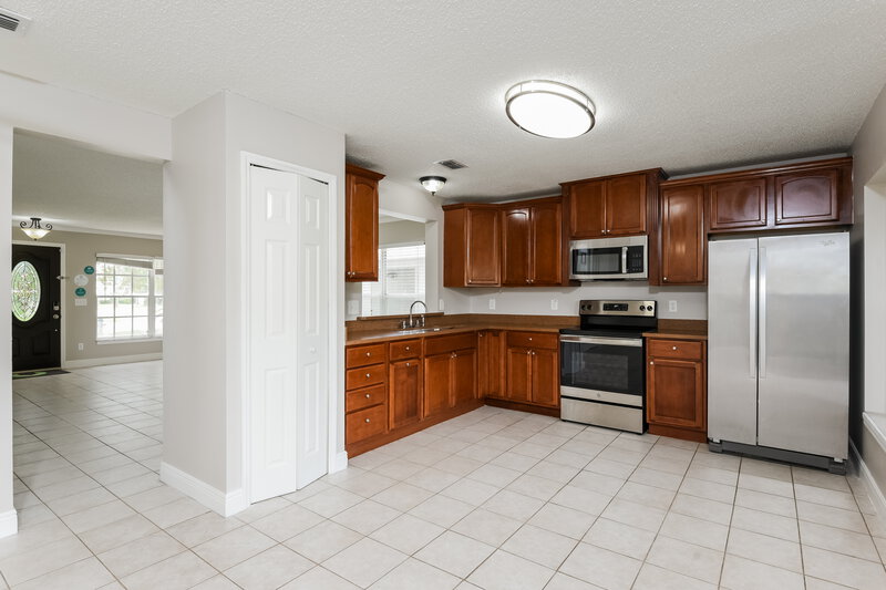 3,920/Mo, 1060 Martin Blvd Orlando, FL 32825 Kitchen View 2
