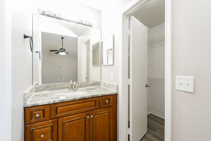 3,920/Mo, 1060 Martin Blvd Orlando, FL 32825 Main Bathroom View 2