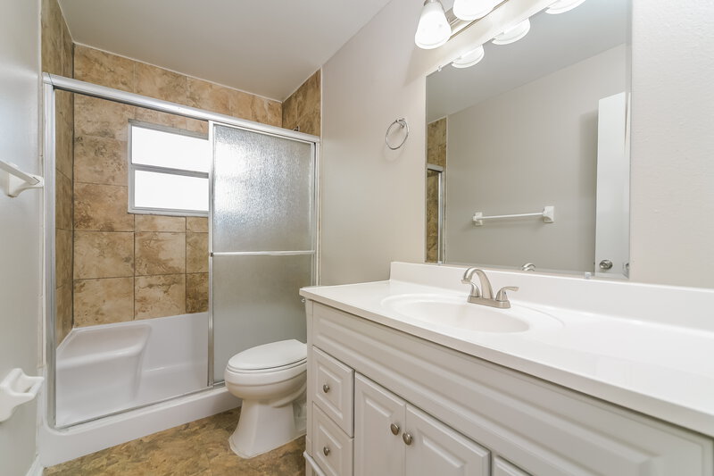 2,395/Mo, 1060 Martin Blvd Orlando, FL 32825 Bathroom View