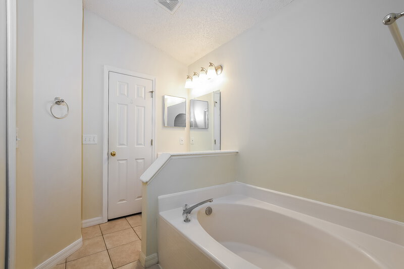 2,055/Mo, 1967 Corner School Dr Orlando, FL 32820 Main Bathroom View