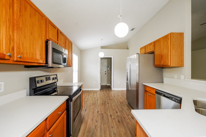 2,520/Mo, 1317 Welch Ridge Ter Apopka, FL 32712 Kitchen View 2