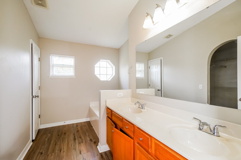 2,520/Mo, 1317 Welch Ridge Ter Apopka, FL 32712 Main Bathroom View