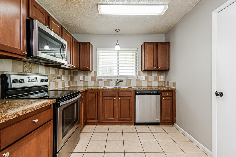 2,020/Mo, 3071 Bloomsbury Dr Kissimmee, FL 34747 Kitchen View 2