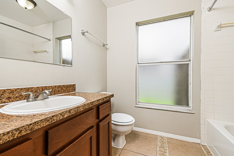 2,020/Mo, 3071 Bloomsbury Dr Kissimmee, FL 34747 Bathroom View