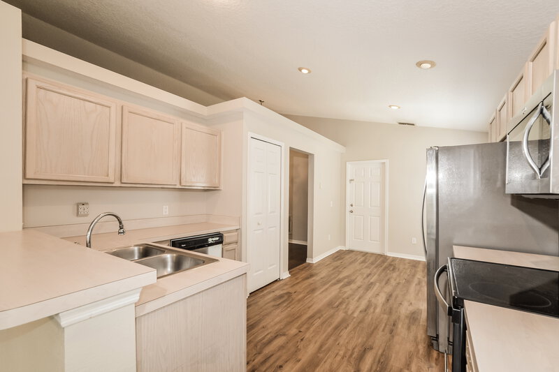 2,220/Mo, 2341 Cobblefield Cir Apopka, FL 32703 Kitchen View